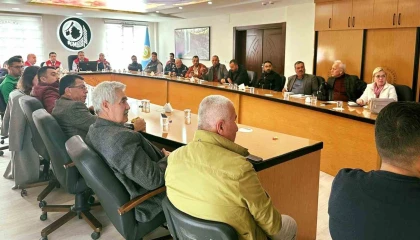 Mersinde zeytinyağı ve sofralık zeytin üretimi bilgilendirme toplantısı