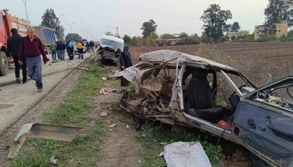 Minibüsle çarpışarak hurdaya dönen TOFAŞtaki 2 kişi yaralandı