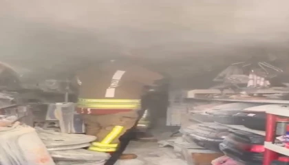Motosiklet tamirhanesinde çıkan yangın söndürüldü