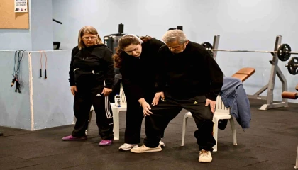 Muratpaşadan parkinson hastalarına destek