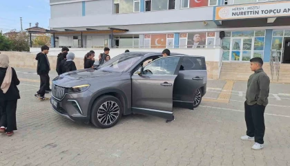 Öğrenciler TOGGu yakından tanıdı