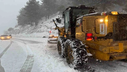Onikişubat Belediyesi 60 araçla sahada