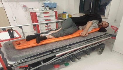 Osmaniyede çöp kamyonuyla otomobil çarpıştı: 1 yaralı