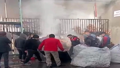 Osmaniyede geri dönüşüm tesisinde yangın korkuttu