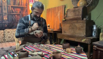 Osmaniyeli öğretmenin babaevi, ahşap atölyesi oldu