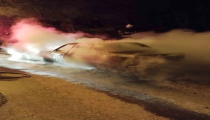 Otomobil patladı, feci şekilde can verdi