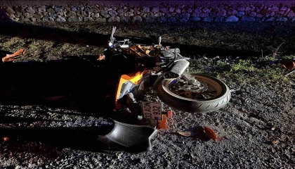 Otomobille çarpışan motosikletin sürücüsü ağır yaralandı