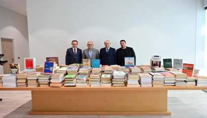 Prof. Dr. Fahrettin Tızlaktan Antalya Kütüphanesine 2000 kitaplık değerli bağış