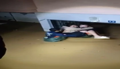 Sağanak sonrası evinde mahsur kalan kadını ekipler kurtardı