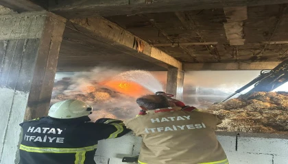 Samandağda samanlıkta çıkan yangın 10 saatte kontrol altına alındı