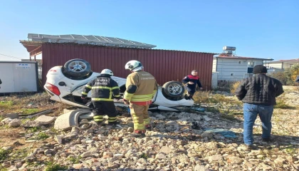Samandağda takla atan otomobilin sürücüsü yaralandı