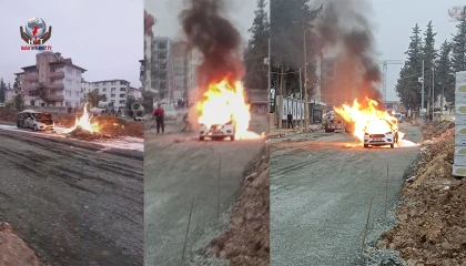 Şantiye çalışmaları esnasında zarar verilen doğalgaz borusundan çıkan alevlerle hafif ticari araç yandı