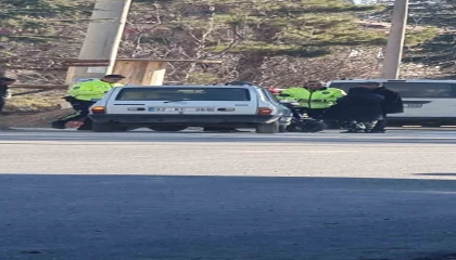 Şarkikaraağaçta elektrikli bisikletle otomobil çarpıştı, 2 kişi yaralandı