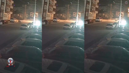 Şiddetli fırtınayla harekete geçen çöp konteyneri, iki otomobilin arasında durdu o anlar kamerada