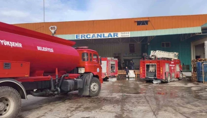 Soğuk hava deposundaki yangın paniğe neden oldu