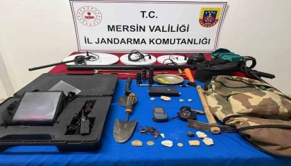 Tarihi eser peşindeki defineciler jandarmaya takıldı