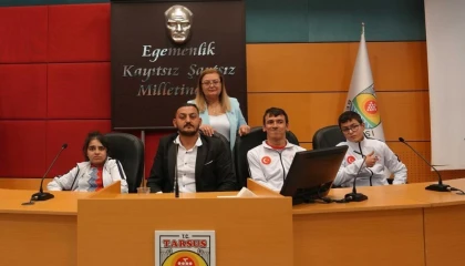 Tarsusta serebral palsili milli yüzücü Batuhan Eruçar gençlere ilham oldu