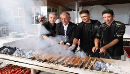 Tescilli Adana Kebabı Ustalık Eğitimini 12si kadın 50 kursiyer başarıyla tamamladı