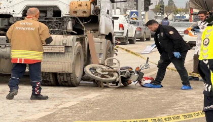 Tır ile çarpışan motosikletteki anne ve 2 aylık bebeği öldü