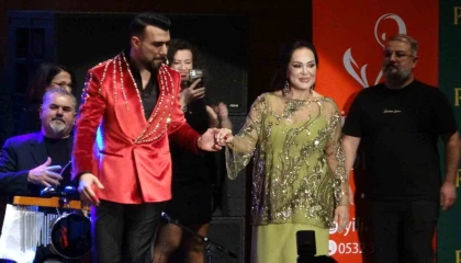 Türkan Şoray, ‘İyilik Korosu ile Mersinde sanatseverlerle buluştu