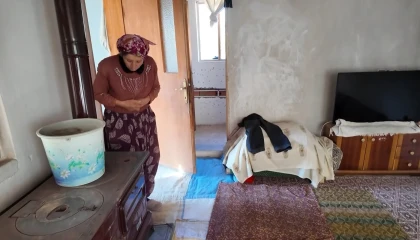 Yokluk içinde yaşadığı evde yapılan düzenlemeler Keziban teyzenin yüzünü güldürdü