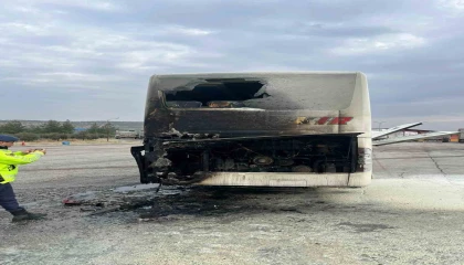 Yolcu otobüsü seyir halindeyken yangın çıktı