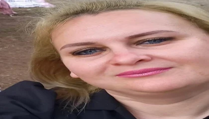 Yolun karşısına geçerken otomobilin çarptığı kadın yaşam mücadelesini kaybetti