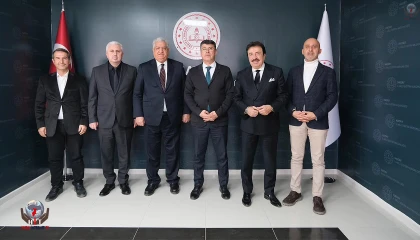 YÜKSELİŞ’TEN HATAY SANAT HAYATINA ÖNEMLİ KATKI AHMET SELÇUK İLKAN’DAN HATAY MEM’E ZİYARET