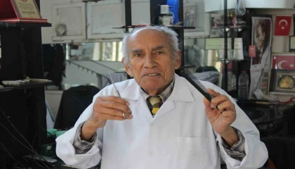 80 yaşında, 66 yıldır berber