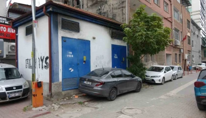 Adanada 19 yaşındaki genç sokak ortasında öldürüldü