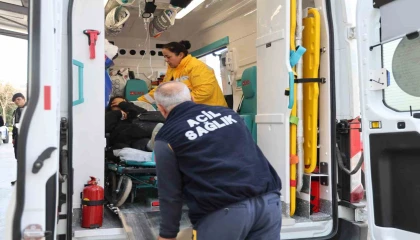 Adanada bulunan kayıp çocuk geceyi mağarada geçirmiş