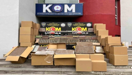 Adanada depoda binlerce kaçak tütün ürünü ele geçirildi: 2 kişi tutuklandı