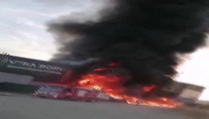 Adanada plastik üretim tesisindeki yangın söndürüldü