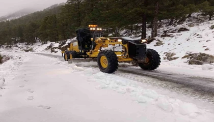 Alanyanın yüksek kesimlerinde karla mücadele çalışması sürüyor