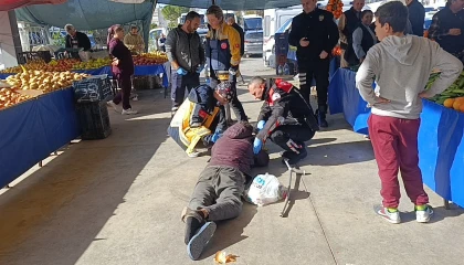 Alkolün etkisiyle pazaryerinde sızdı, vatandaşlar uyandıramayınca polis ve sağlık ekipleri müdahale etti