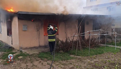 Altınözünde ev yangını