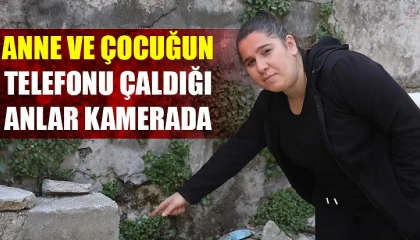 Annesinin yanındayken duvarın üzerindeki telefonu çaldı