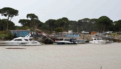 Antalya Valisi Şahin: Seralar ciddi hasar gördü, bir kişi yaralandı