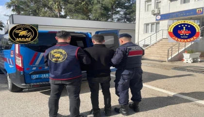 Antalyada 25 yıl 15 gün kesinleşmiş hapis cezası bulunan firari yakalandı
