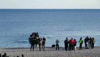 Antalyada balık tutan vatandaşların oltasına ceset takıldı
