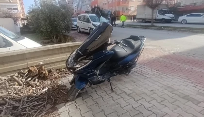 Antalyada otomobille motosiklet çarpıştı: 1 yaralı