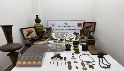 Antalyada tarihi eser ve kaçak eşya operasyonu