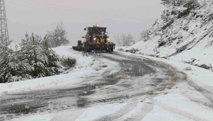 Antalyanın yüksek kesimlerinde karla mücadele çalışması