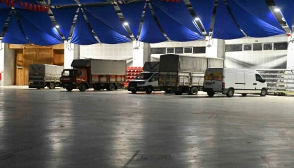 Başkan Başdeğirmen soğuk havalara karşı pazarcı esnafına Gökkubbe Fuar Alanını açtı