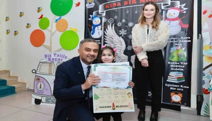 Başkan Toptaşa karne programında doğum günü sürprizi