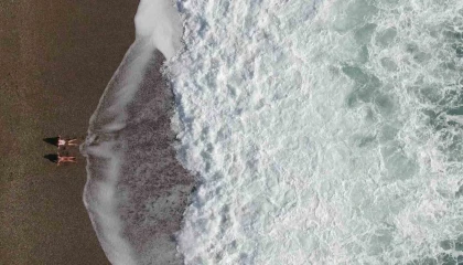 Bir hafta aradan sonra güneşi gören Antalyalılar sahile akın etti