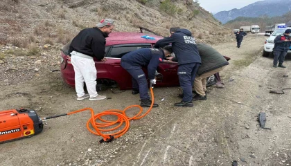 Burdurda 3 otomobil çarpıştı: 4 yaralı