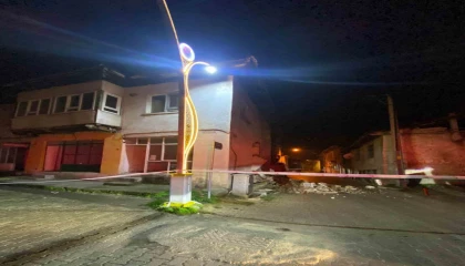 Burdurda kerpiç evin duvarı çöktü