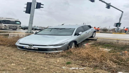 Burdurda otomobil ile kamyon çarpıştı: 1 yaralı