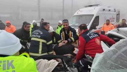 Burdurda yoğun siste zincirleme kaza: 1i ağır 2 yaralı